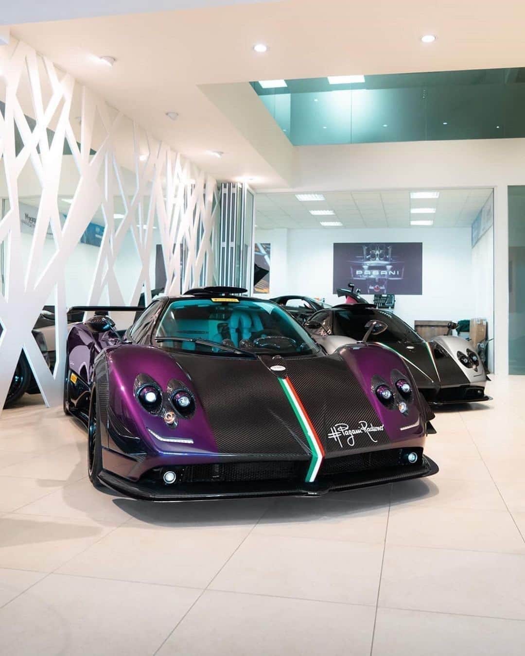 CarsWithoutLimitsさんのインスタグラム写真 - (CarsWithoutLimitsInstagram)「One of the most unique Zondas out there. Follow our friends over @soughtafterautos & #soughtafterautos  Photos @jongolden8  #carswithoutlimits」6月22日 9時20分 - carswithoutlimits