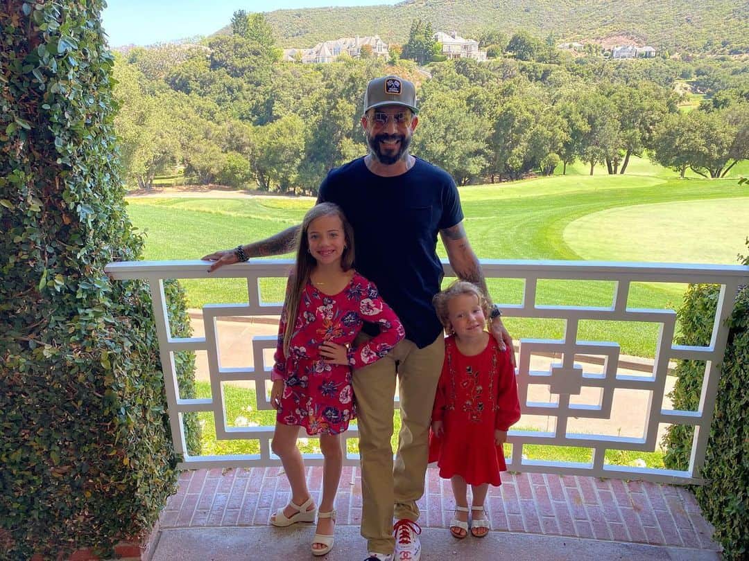 A.J.のインスタグラム：「Ava and Lyric, I'm so unbelievably proud to be your dad! I truly don't know what I'd do without you. You make me want to be a better man in so many ways. I also want to wish a happy Father's Day to all my fellow dads out there!」