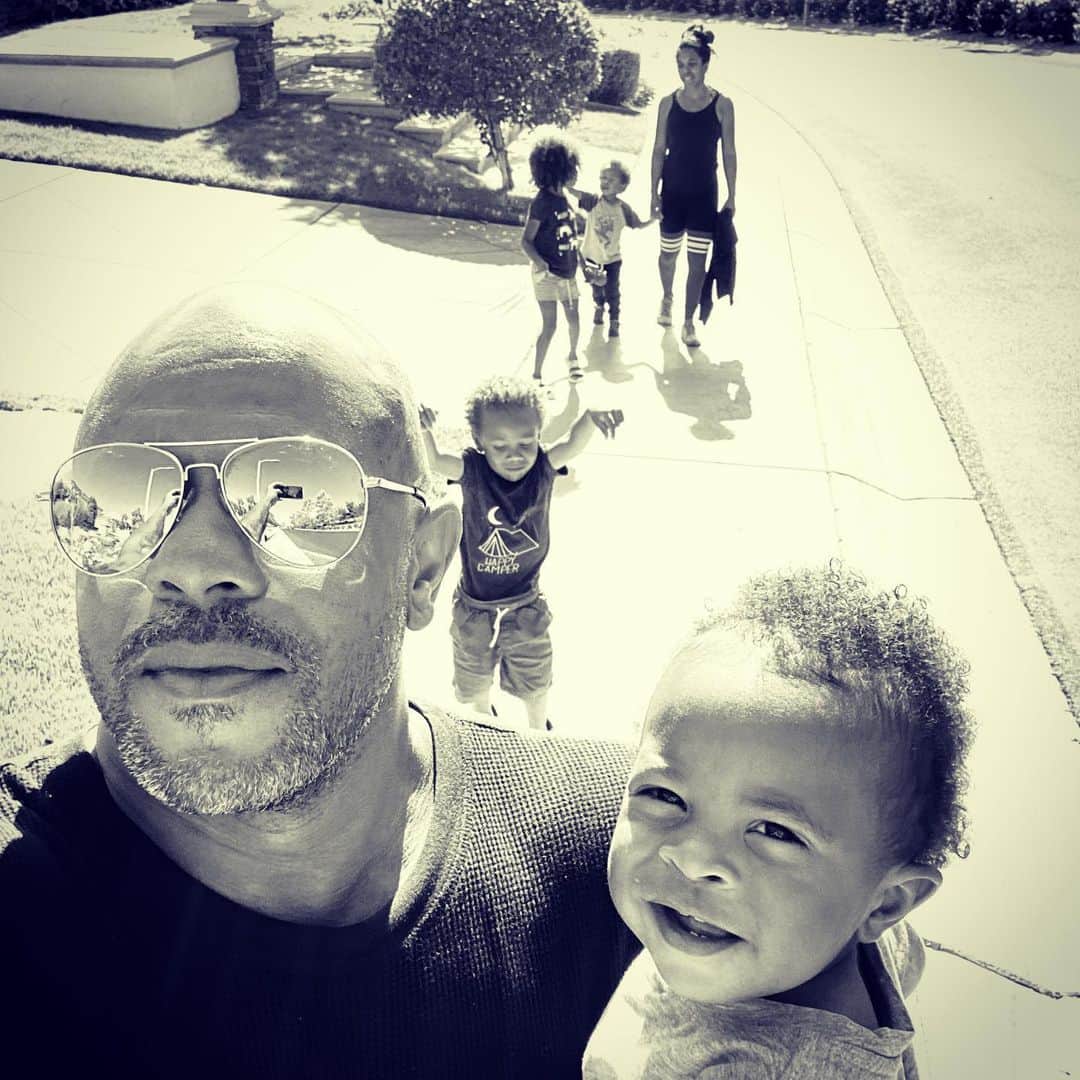 ロックモンド・ダンバーのインスタグラム：「Happy Father’s Day!!! #💪🏾❤️👍🏾 #blackhomeschoolers」