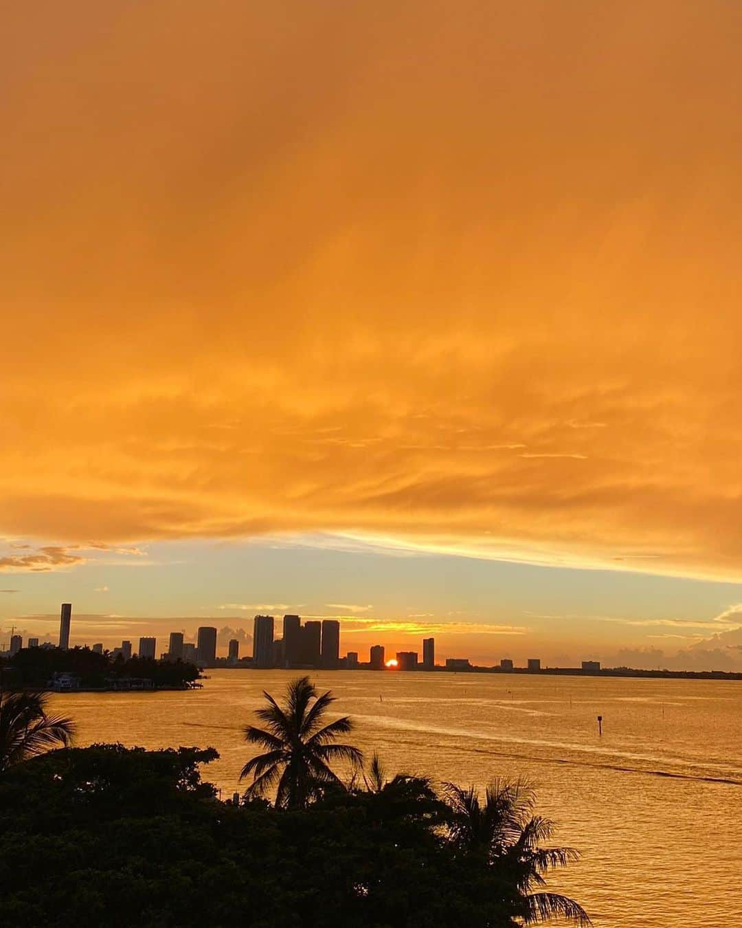 Rodner Figueroaさんのインスタグラム写真 - (Rodner FigueroaInstagram)「Saharan dust!!! 🌄 Polvo del Sahara!!! Increíble el atardecer de Miami Beach gracias al #polvodelsahara #saharandust #miamibeach #sunset」6月22日 9時27分 - rodnerfigueroa