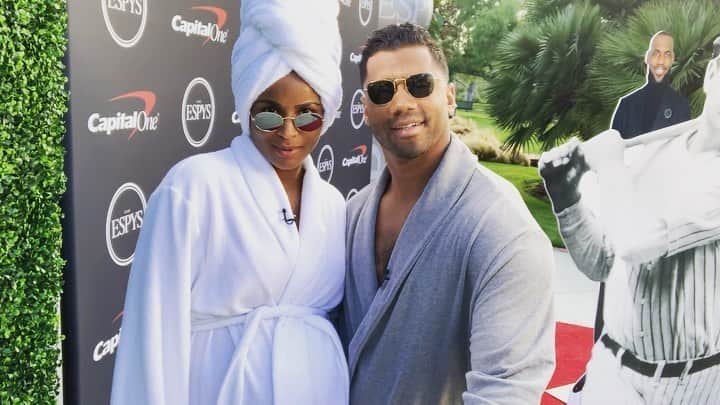 ラッセル・ウィルソンのインスタグラム：「Babe & I on the Red Carpet! 😂😎#ESPYS 2020! @Ciara」