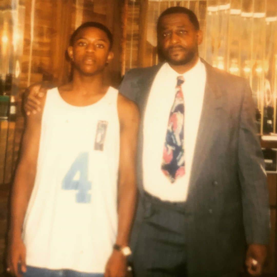 マック・メインのインスタグラム：「My big dog. The person I got my strength from and learned the definition of hard work and how to be a provider and protector for my family. A lot of my homies didn’t have father figures so at a young age I didn’t mind “sharing” and the “governor” made sure we all was str8! To one of the most selfless people I’ve ever met in my lifetime, Happy Father’s Day King! Love! #846」