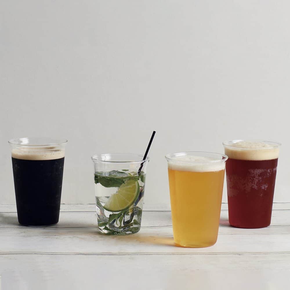 のインスタグラム：「[Lifestyle: CASTグラスでアルコールドリンク]⁠⠀ 口当たりのよさ、持ちやすさ、洗いやすさ、スタッキング。日常の生活でさり気なく活躍してくれる、シンプルで削ぎ落とされた美しいデザインのCAST。180ml、250ml、350ml、430ml と使い勝手のよいサイズバリエーションが揃い、飲みものの種類や飲みたい量に合わせてグラスをセレクトできます。⁠⠀ （詳しくはLinkin.bioをクリック @kintojapan）⁠⠀ ---⁠⠀ CAST glasses have simple and uninterfering design with great functionality for your everyday life. Its angled rim makes it easy to drink, and its form makes it easy to grip, clean, and stack. It comes in a variety of easy-to-use sizes—180 ml, 250 ml, 350 ml and 430 ml. Choose a glass according to the type or the amount of drink or the amount you wish to drink enjoy.⁠⠀ (see linkin.bio @kintojapan)⁠⠀ ---⁠⠀ Share your KINTO items with #mykinto for a chance to be featured.⁠⠀ .⁠⠀ .⁠⠀ .⁠⠀ #kinto #キントー #cast #glassware #drinkware #simpledesign #tableware #houseware #glassware #homedecor #tablestyling #simplelifestyle #lifestyle #グラス #ビアグラス #シンプルデザイン #インテリア #暮らしの道具 #暮らしを楽しむ #シンプルな暮らし #丁寧な暮らし」