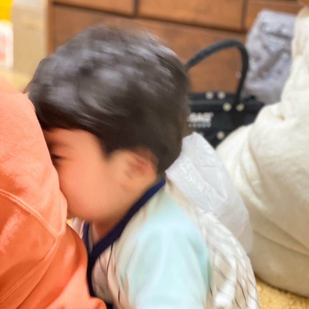 矢口真里さんのインスタグラム写真 - (矢口真里Instagram)「夫ちゃんも初めての父の日😊✨ 特別な事はしてあげられなかったけど、 ささやかなプレゼント😂 ちょびっと長くなりそうなので、 詳しくはブログに書きますね😁✨ 息子にかわって、いつも本当に本当にありがとう😋✨ 毎日朝早いけどお仕事頑張ってね😂✨ 世の中のお父さん達も、本当にお疲れ様です😊✨」6月22日 9時49分 - mariyaguchi_official
