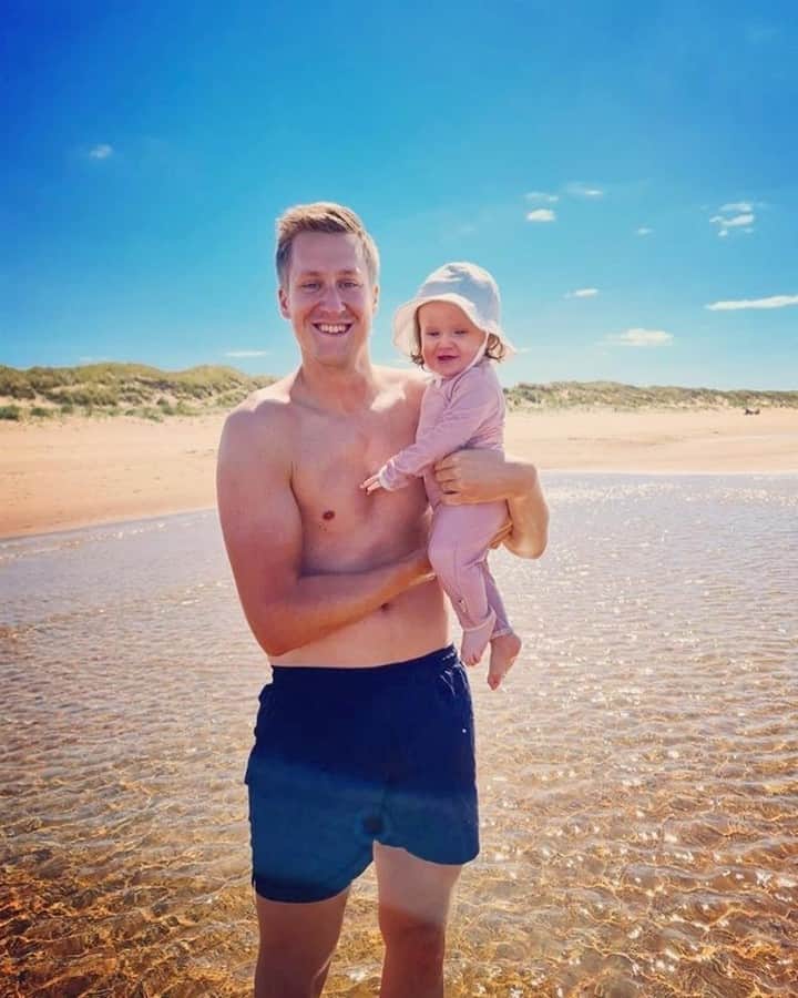 のインスタグラム：「Continue👇🏼 "My plans for #summer ☀️🌊 ____________________"  #FamilyFirst #StayPositive 🇸🇪 📸 @mattiasf91」