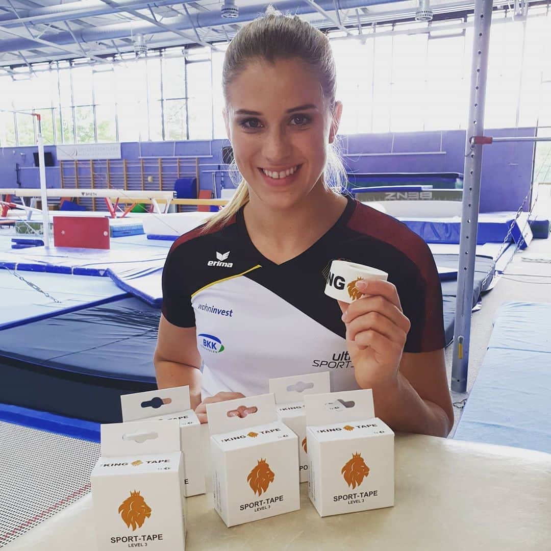 エリザベト・ザイツのインスタグラム：「Ich bin wieder Top ausgestattet Dank @thekingtape 🤩 Damit werden meine Füße sicher noch eine Weile durchhalten :) #me #nationalteam #germany #tape #werbung」
