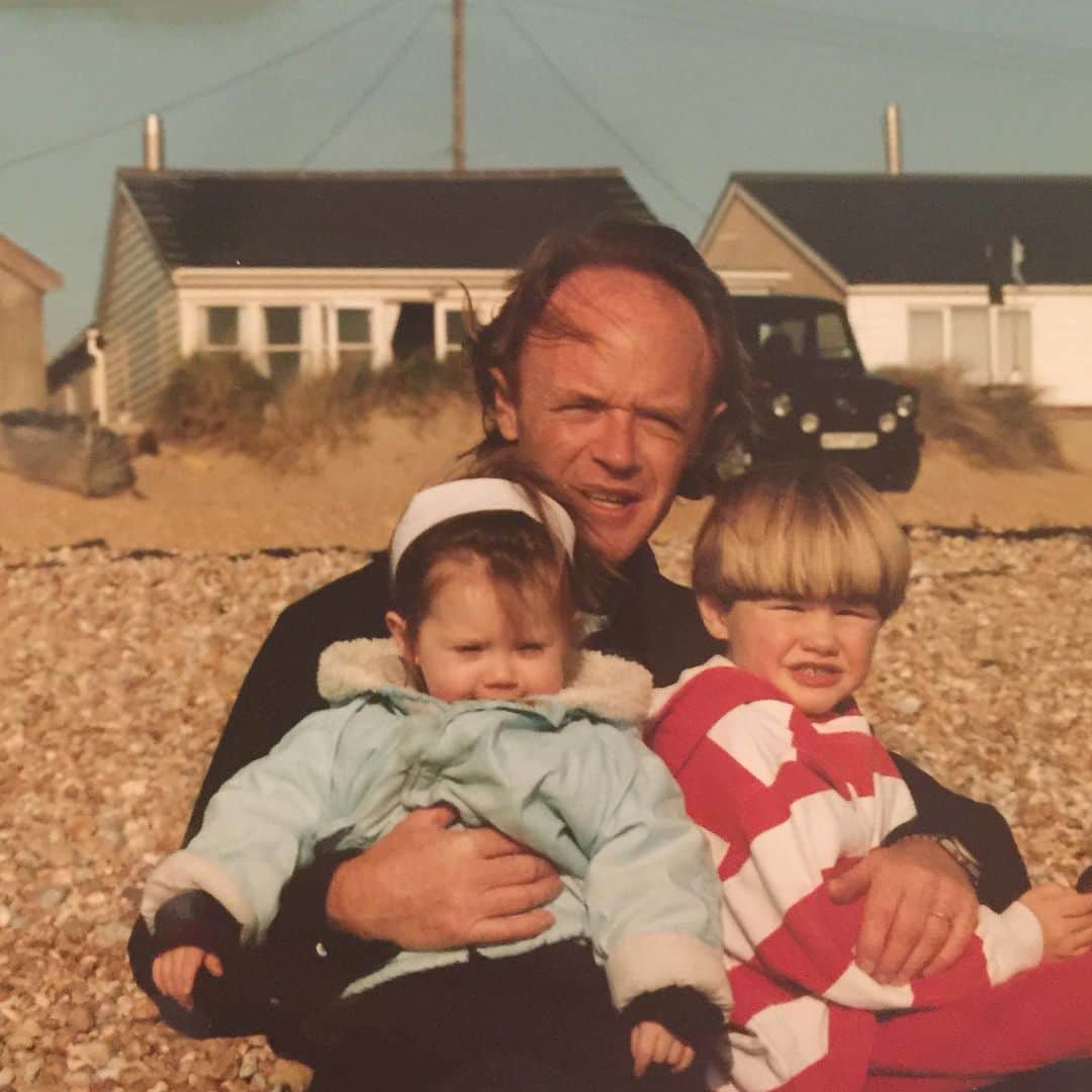 ボニー・ライトのインスタグラム：「days at the beach with you shaped who i became. thank you for being such a gentle man. i love you. happy father’s day ♥️」