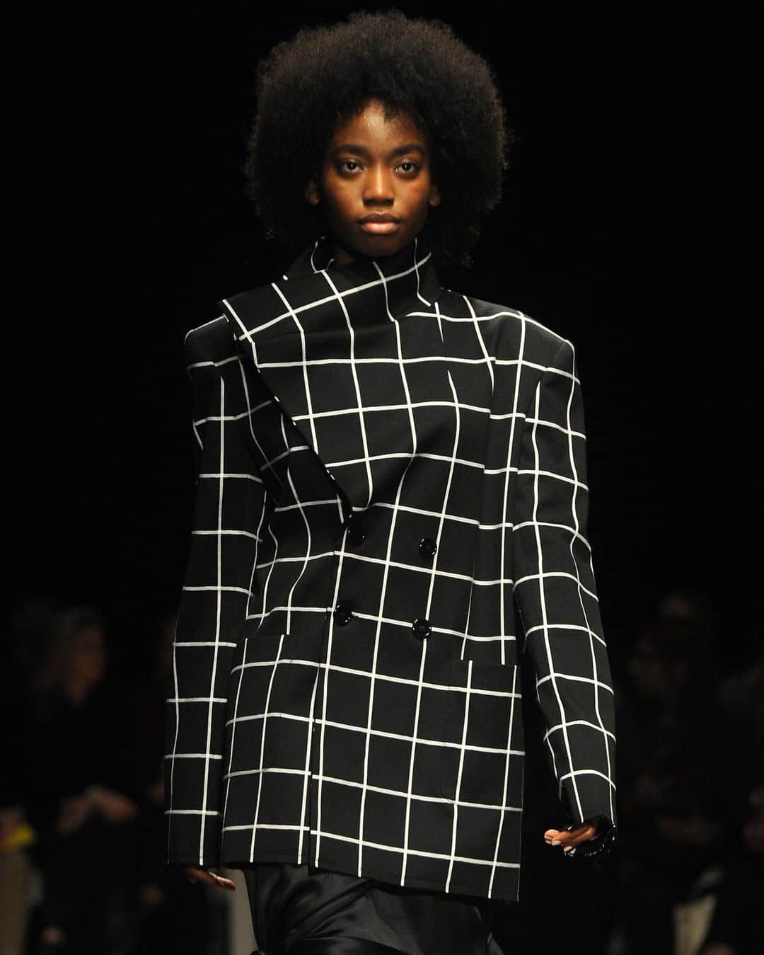 Fashion Weekのインスタグラム：「During London Fashion Week's digital presentation, @marques_almeida introduced ReM’Ade, a collection constructed from their own up-cycled fabrics to highlight their commitment to a more sustainable future. Since the beginning of June, the fashion brand has also been supporting the ongoing fight to end systemic racism, donating 20% of sales from every order on their site, www.marquesalmeida.com, to @blklivesmatter. Follow @marques_almeida to discover more from the brand.⁠⠀ ⁠⠀ ⁠⠀ ⁠⠀ Photo by @gettyimages from @marques_almeida's February 2017 #LFW runway」