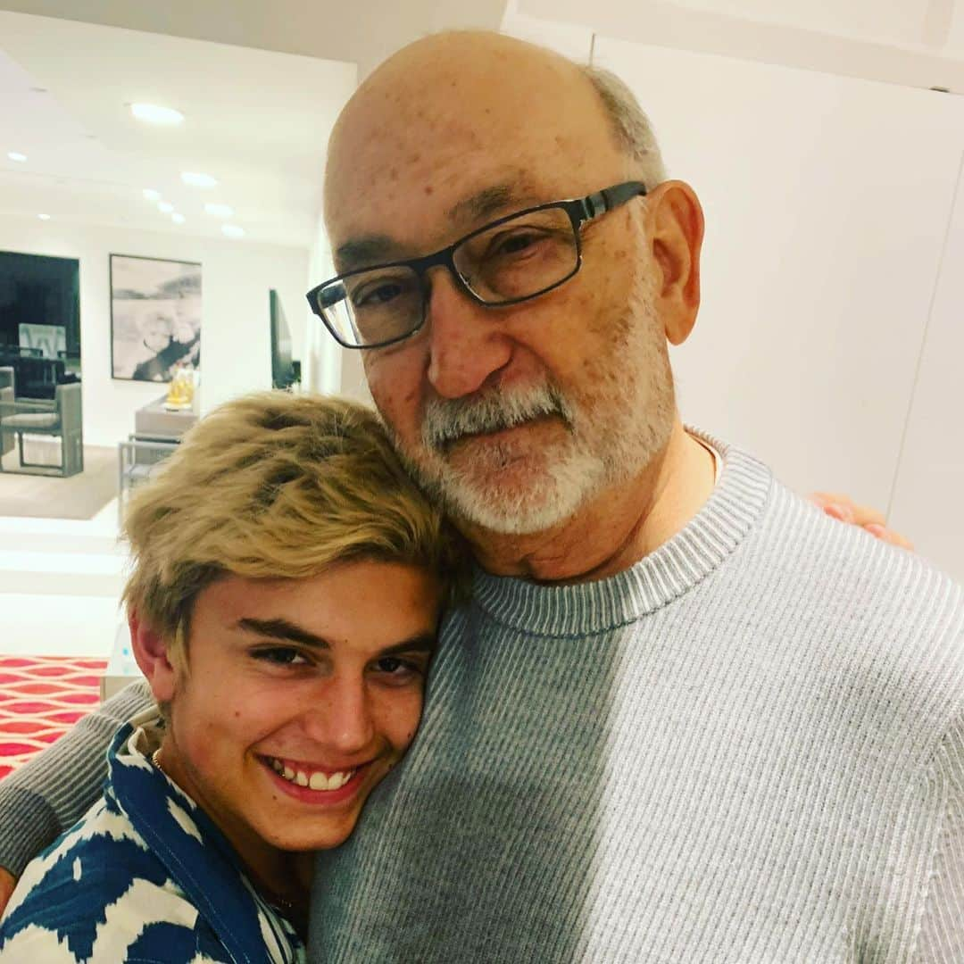 グウェン・ステファニーさんのインスタグラム写真 - (グウェン・ステファニーInstagram)「happy father’s day poppie we love you!! #bestdadever❤️ gx」6月22日 1時14分 - gwenstefani