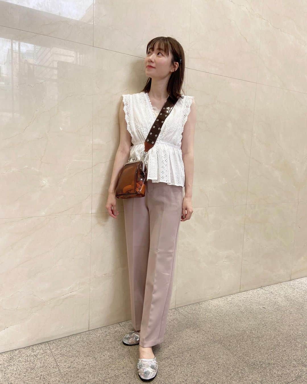 駒田京伽さんのインスタグラム写真 - (駒田京伽Instagram)「💐🍑💐 最近(というか前から) 牛江桃子さん事ももちさんが 大好きでYouTubeとかInstagramとか 見まくってます🍑  メイクとかファッションとか凄く 勉強になるの、もももちさんが おすすめしてたお洋服買ってみた🍑  おすすめしてたの買っときゃ間違い無いと思ってる🍑笑  ２枚目はパッと入ったお店で食べたパスタ🍝  #福岡 #牛江桃子  #ももちのクセが強すぎた  #ももち #gu#mercuryduo  #よくみたらバックの中汚い」6月22日 1時21分 - hiroka_komada