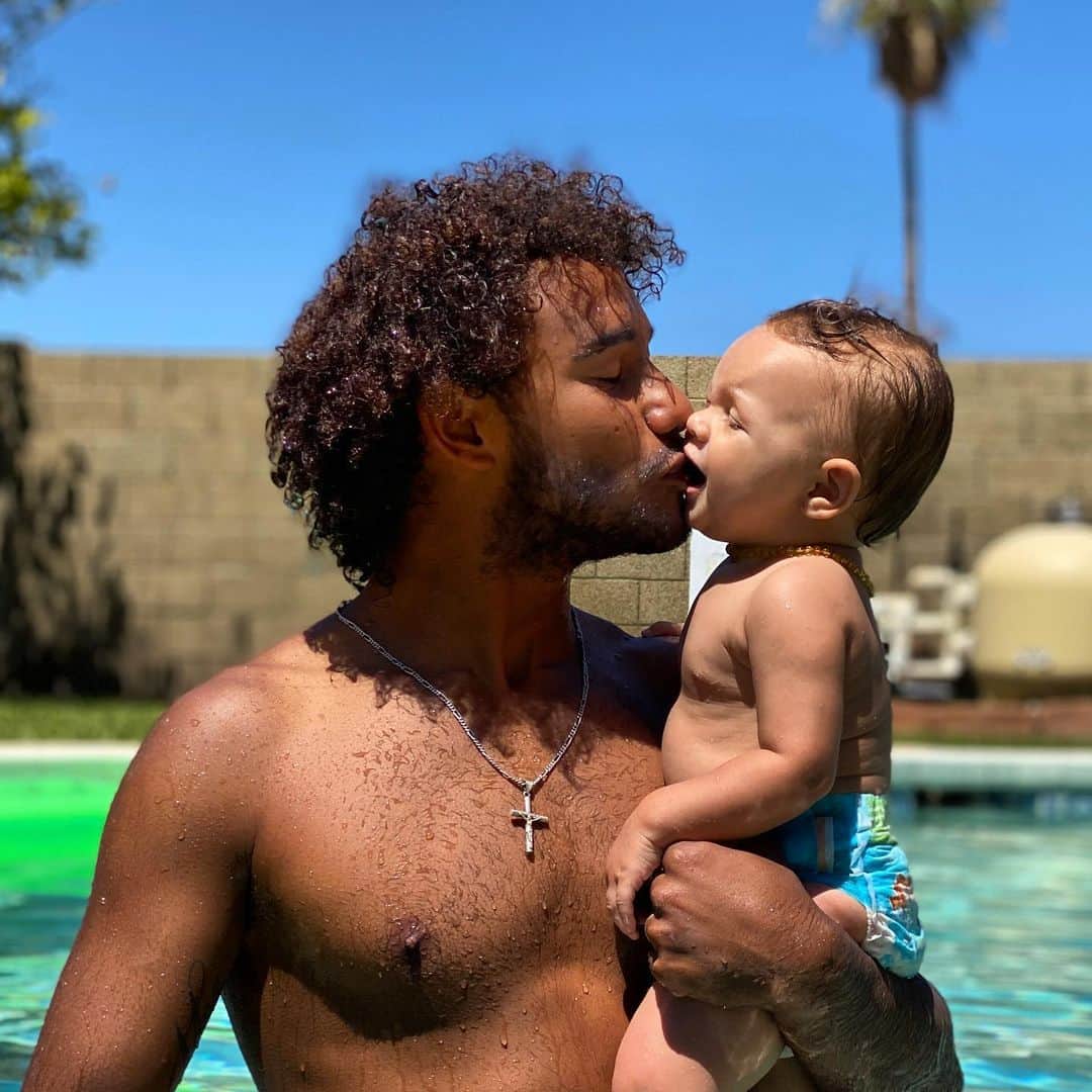マッケンジー・ダーンのインスタグラム：「American Father’s Day! Feliz dia dos pais (USA) lindo! @santoswesley  Obrigada por ser o melhor pai do mundo para os nossos filhos! Te amamos mais do que tudo!!!」