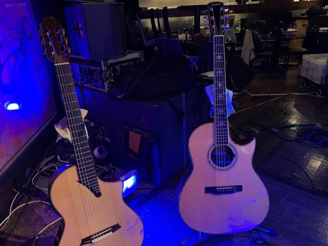 増崎孝司のインスタグラム：「結城アイラさん生配信ライヴ@bluesalleyjapan、終始アットホームなリラックスした雰囲気のアコースティックライヴでした。 これで来月の22日まではライヴもなし。ちょっと寂しくなるけど来月はいよいよ有観客ライヴ！楽しみにしています。 今夜は昨日買ったWhitehorseととうもろこし🌽で、お疲れさん😃🥃」
