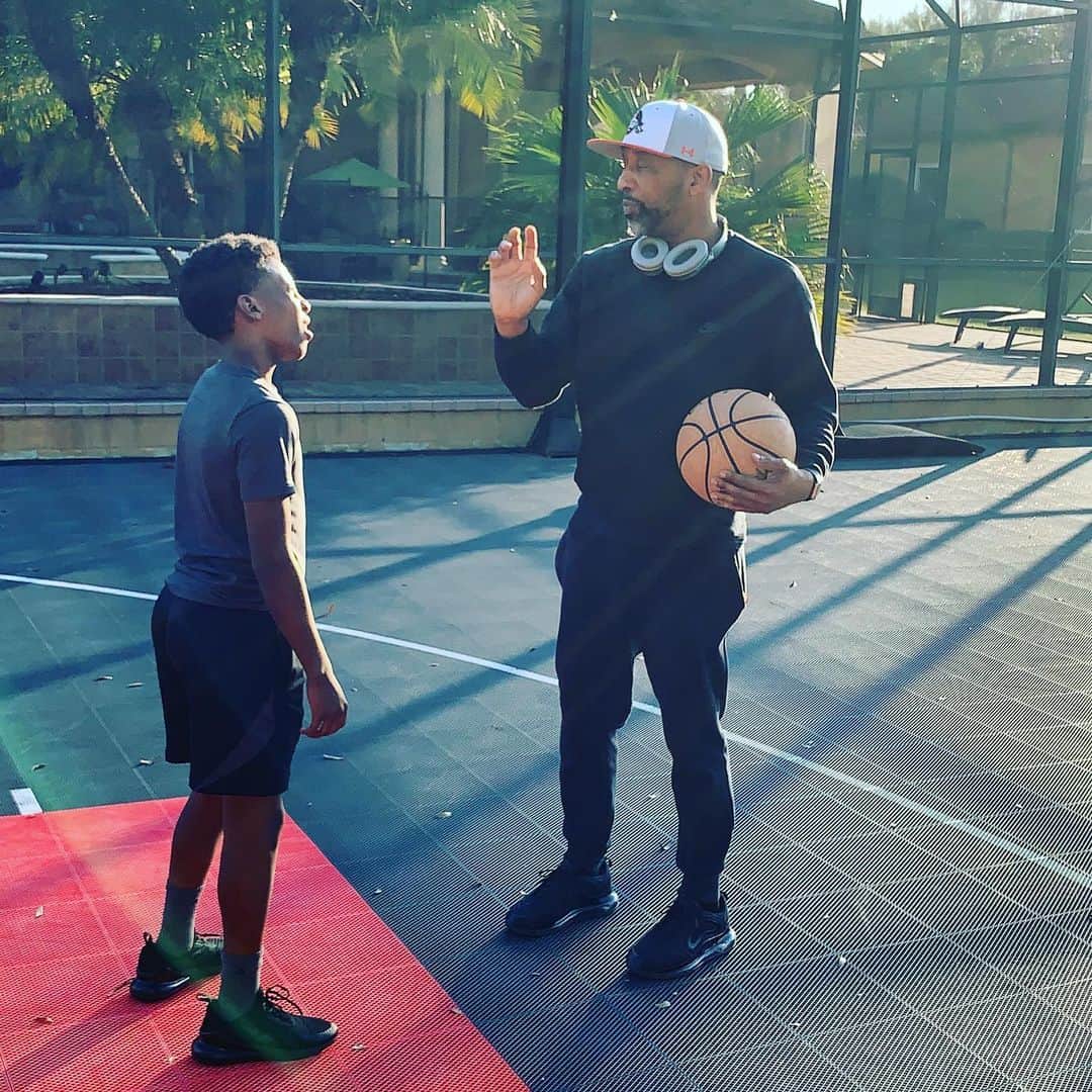 ジェームイス・ウィンストンのインスタグラム：「Happy Father’s Day to the greatest teacher, coach, leader, role model I’ve ever had! #black #fathersday #grateful」