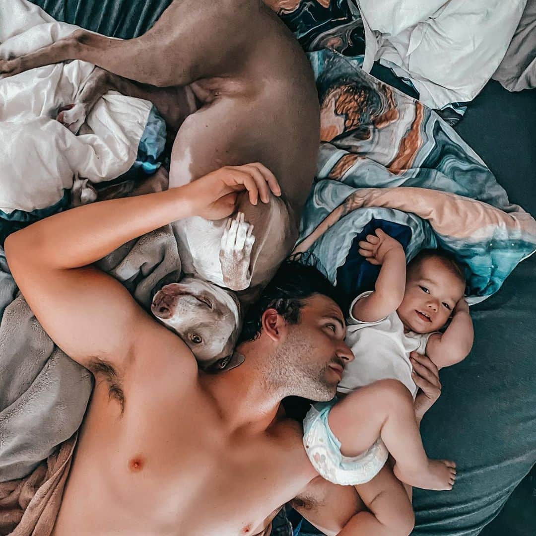 ジャクリーン・マッキネス・ウッドのインスタグラム：「DAYUUUUMMM ZADDDYYYY!! Happy Father’s Day! I could watch this all day. My world. ❤️❤️❤️❤️」