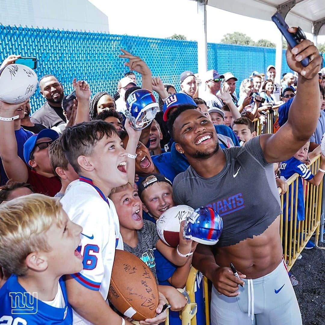 New York Giantsさんのインスタグラム写真 - (New York GiantsInstagram)「Missing this 🤗 #NationalSelfieDay」6月22日 2時00分 - nygiants