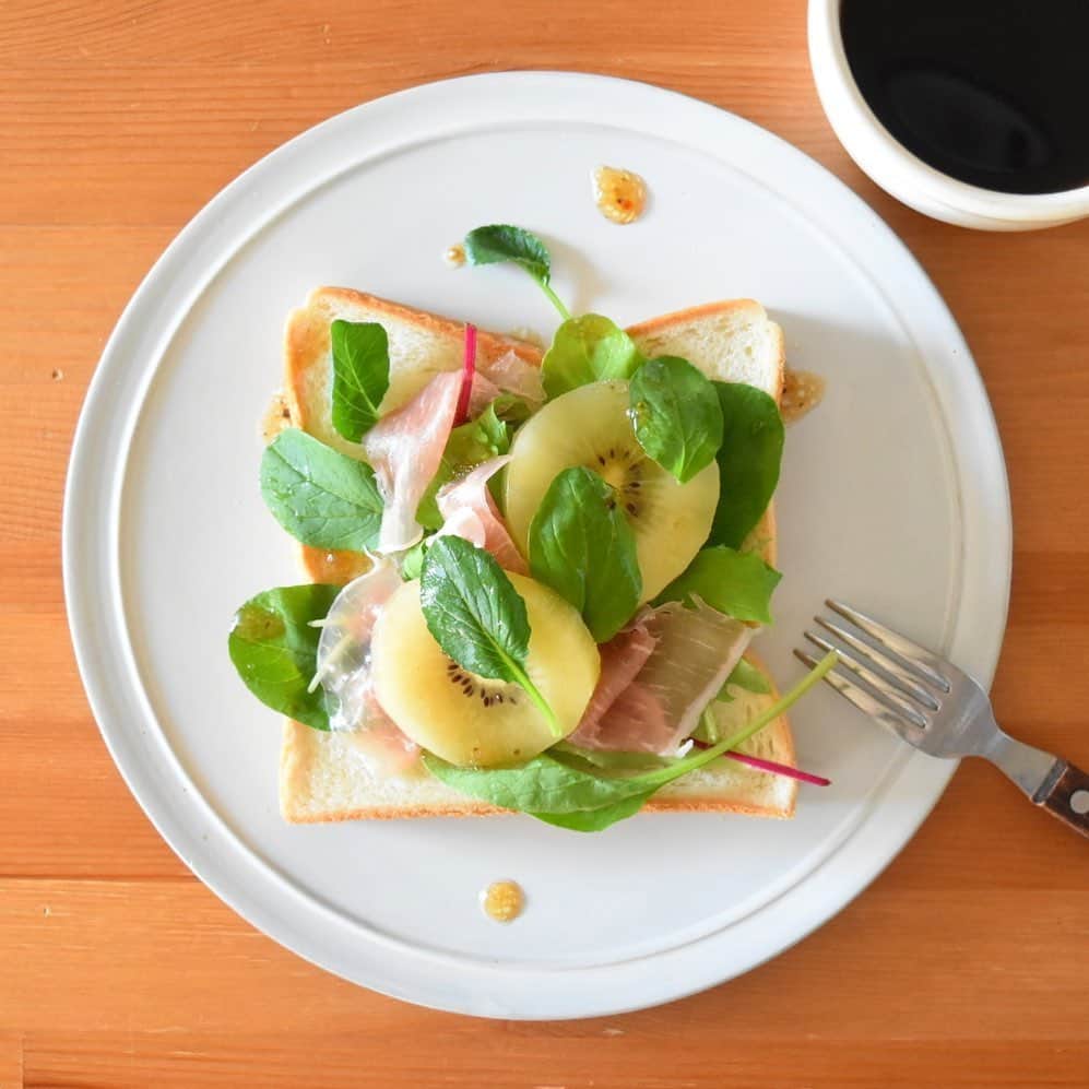山崎佳のインスタグラム：「Today’s breakfast.」