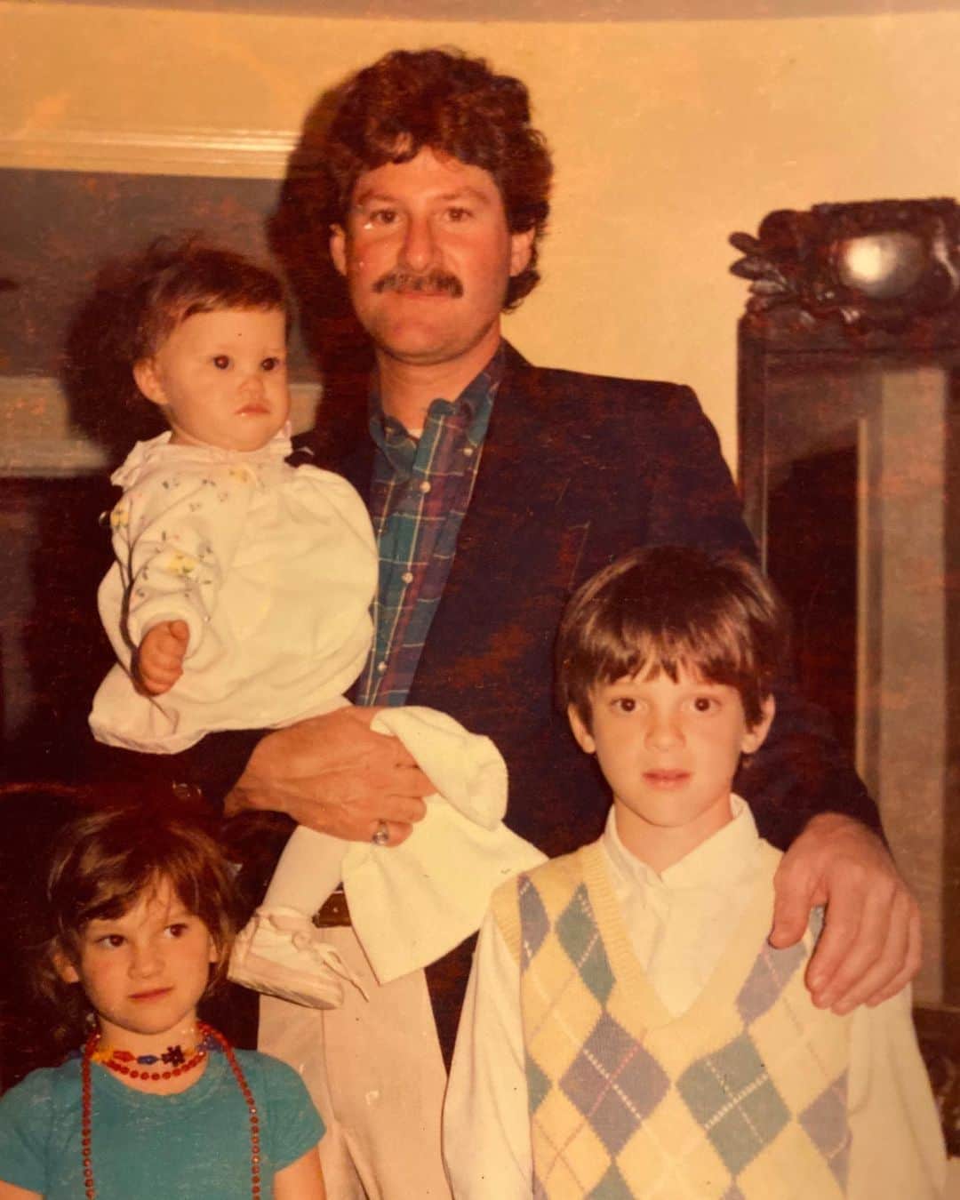のインスタグラム：「The bass face legend. Love you, Dad.」