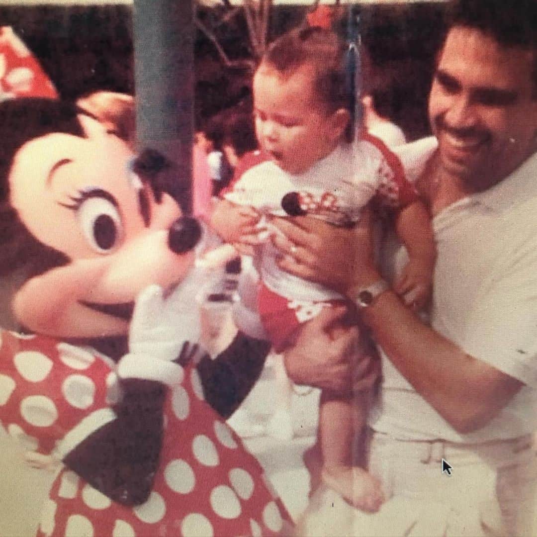 ベロニカ・ベガのインスタグラム：「Happy Fathers Day to all the Daddies out there‼️ Blessed beyond words to have my dad, an amazing uncle & having a gpa that was so SOLID‼️ I miss you abuelo 😔」