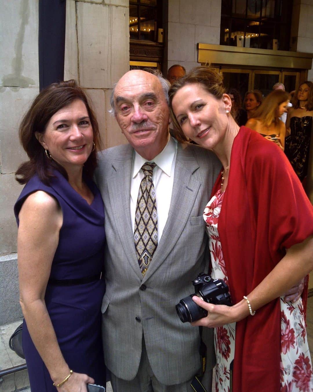 ジョン・キャロル・リンチのインスタグラム：「This is a picture of our late father with his two daughters at my step daughter’s wedding. Miss him. Love them. And grateful to have my step daughters. They have changed my life beyond measure. ❤️❤️❤️」