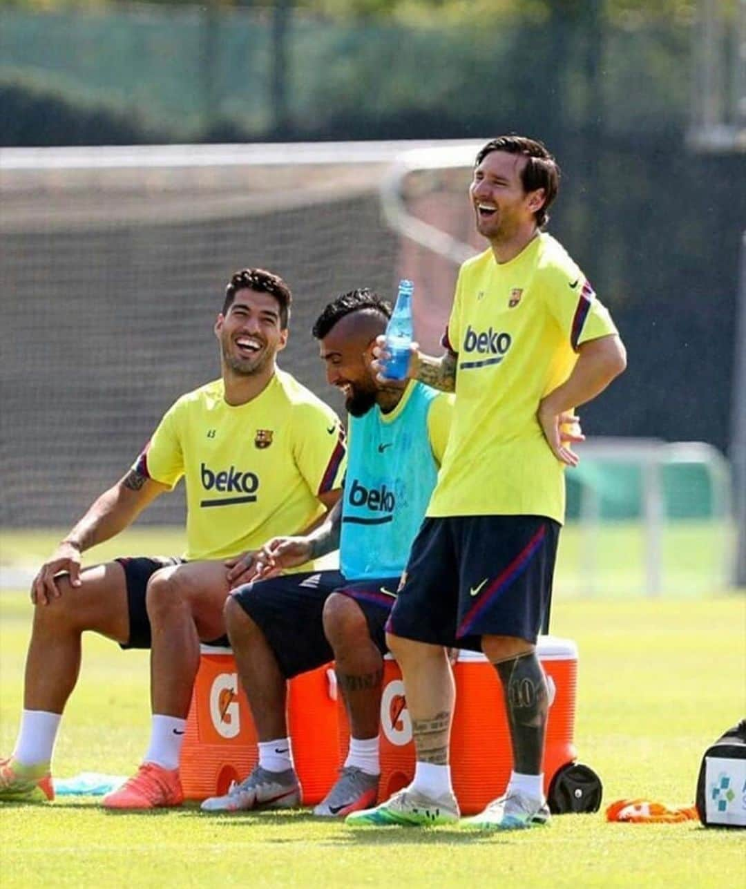 アルトゥーロ・ビダルさんのインスタグラム写真 - (アルトゥーロ・ビダルInstagram)「@jordialbaoficial @leomessi @luissuarez9 🔥🔥🔥🔥💪🏽👑⚽️ 🇪🇸 🇦🇷 🇺🇾 🇨🇱」6月22日 2時24分 - kingarturo23oficial