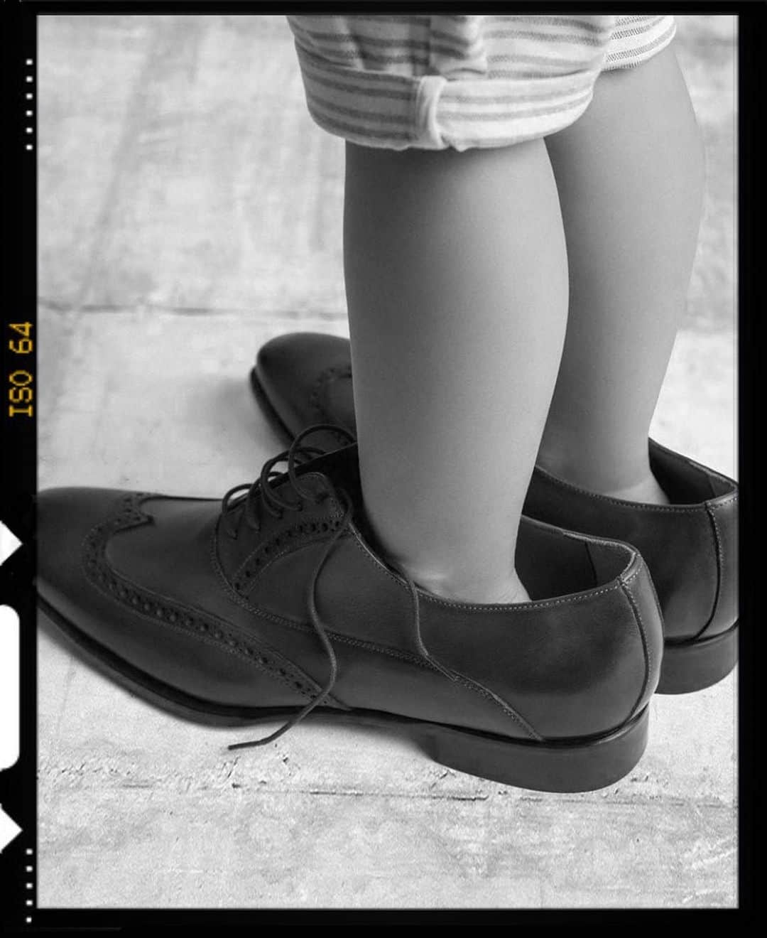 ケネスコールさんのインスタグラム写真 - (ケネスコールInstagram)「Happy Father’s Day to all the dads out there with big shoes to fill. #HappyFathersDay #FirstSteps #LeadByExample」6月22日 2時26分 - kennethcole
