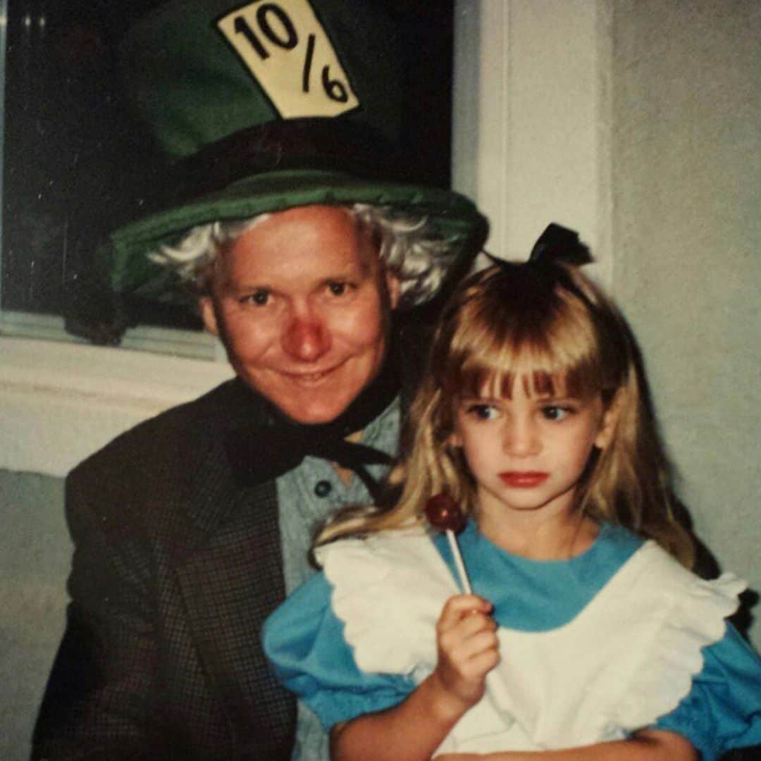 のインスタグラム：「In an increasingly disorienting world you are always my number one advocate. Love you dad. Also this is still very much our dynamic lol.」