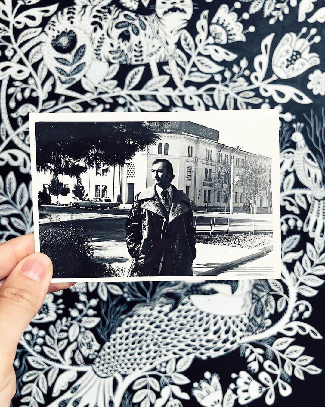 Dinara Mirtalipovaのインスタグラム：「Look at this handsome dude in a flashy coat 😍 he happens to be my dad - papa I call him ❤️ Happy Fathers Day! #fathersday」