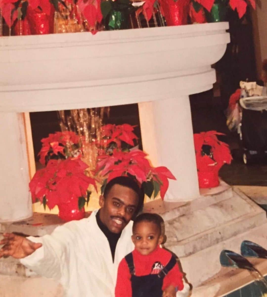デライノ・デシールズ・ジュニアのインスタグラム：「Happy Father’s Day to all the fathers out there and especially to you Big Bop! I wouldn’t be where I am without your love, guidance, and mentorship. Wish we could be doing what we both love to do today. Love you forever and always! ✊🏼✊🏽✊🏾✊🏿 #happyfathersday2020  SWIPE LEFT! ⬅️⬅️」