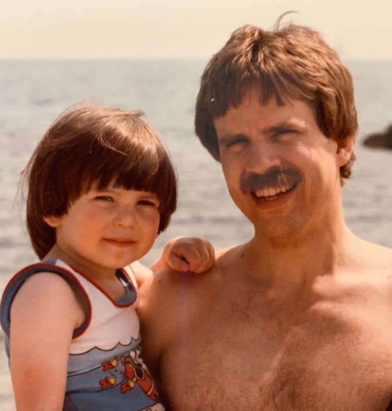 クリス・エヴァンスのインスタグラム：「Happy Father’s Day to the greatest mustache I’ve ever known 💙」