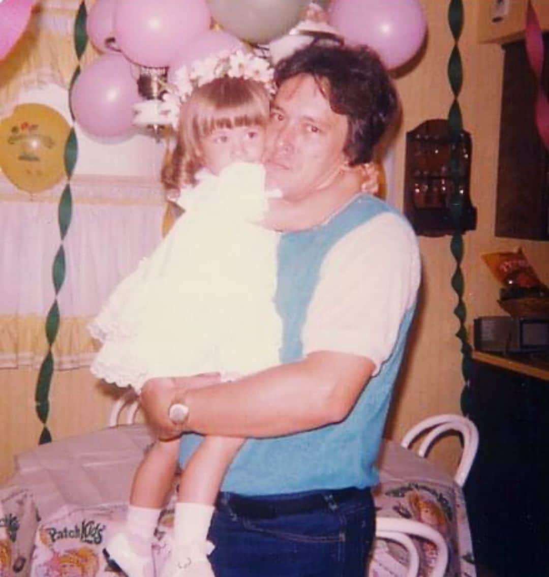 タラ・リピンスキーのインスタグラム：「Happy Fathers Day to this guy! His love, support and guidance has been a constant throughout my life. He has given me an irreplaceable sense of stability and safety and for that I’m so lucky. I hope he is enjoying a big glass of oaky buttery chardonnay right now! (His favorite and mine too!) #dad」