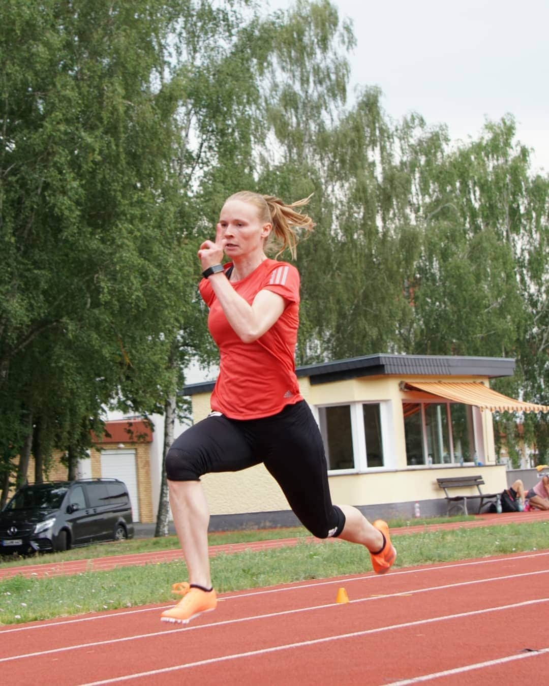 Jessica-Bianca WESSOLLYのインスタグラム：「Trainingslager in Kienbaum ✔ Die Trainingswoche in Kienbaum war eine gelungene Abwechslung zum sonstigen Trainingsalltag und es war schön mal wieder eine Woche rauszukommen! 📸@ginalueckenkemper  #adidas #AdiJess #trainingscamp #sprint」