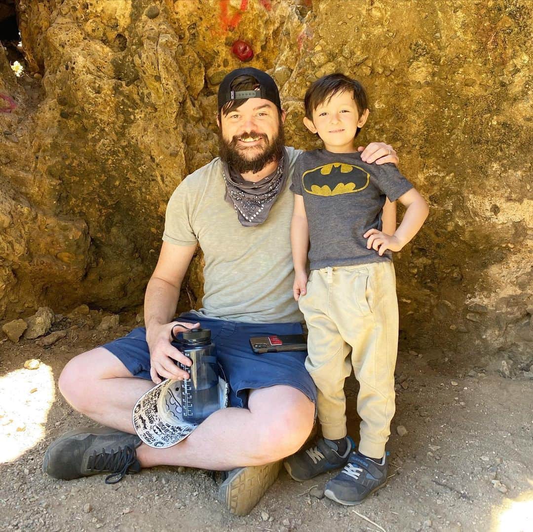 フリーディアのインスタグラム：「Happy Fathers Day to you @suntastic78 ! Everest is so lucky to have such a creative, fun, loving dad. You have been so great at teaching him school homework making it fun and easy. You were born to be a dad❤️ Thank you for being the father that you are❤️ * * ハッピーファーザーズデー！ サニーは本当にクリエーティブで楽しいパパ。宿題で分からないことがあるとパパが楽しく教えたりしてて、イライラしてたEが笑いながら勉強ができるのはパパのおかげ。愛情たっぷりのお父さんでいてくれてありがとう❤️ #fathersday #happyfathersday #dadday #dad #papa #daddio #losangeles #cooldad #love #family #sunnysnow」