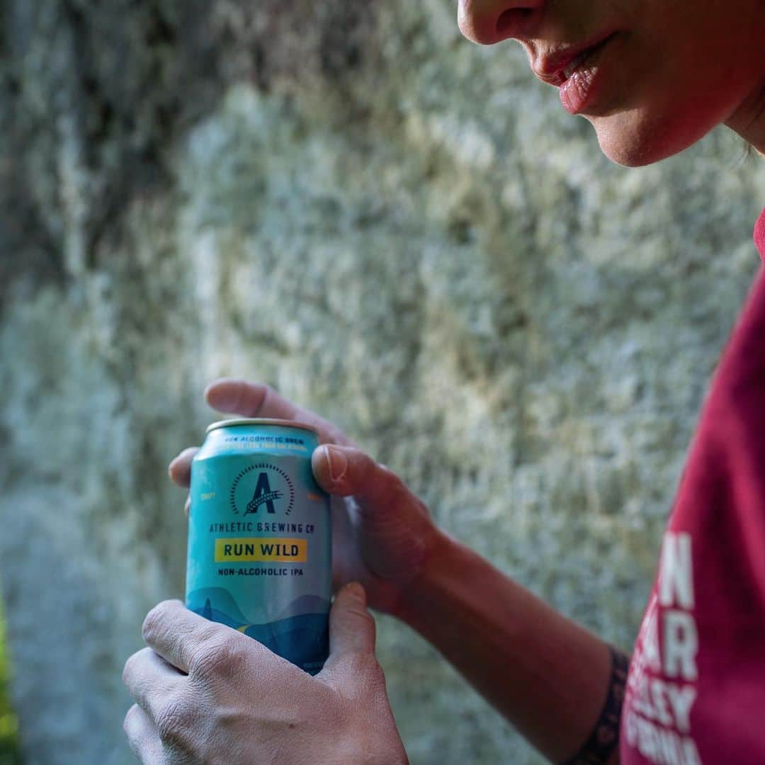 アレックス・ジョンソンさんのインスタグラム写真 - (アレックス・ジョンソンInstagram)「I feel genuinely proud to be associated with brands such as @athleticbrewing, who donated $50,000 to organizations like the NAACP, Brewing Change Collaboration, and Equal Justice Initiative. In a world that is in dire need of change, I want to use my platform authentically, including choosing brands that align with my beliefs, and do so publicly. 🖤🏳️‍🌈 ▪️ Photo @breezeframez」6月22日 2時54分 - alexjohnson89