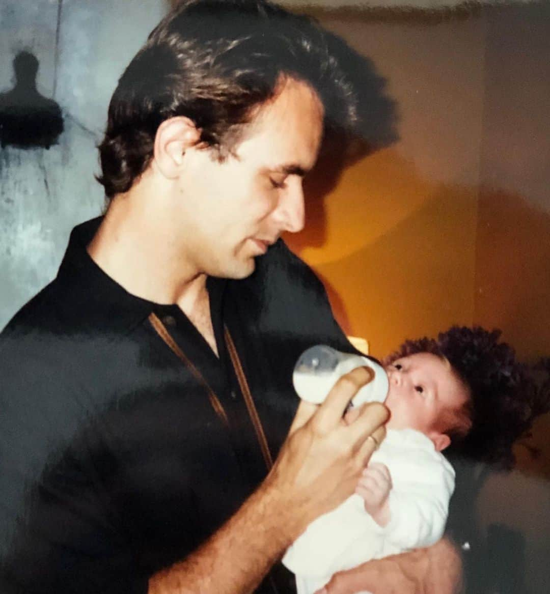 Leleponsさんのインスタグラム写真 - (LeleponsInstagram)「Happy Father’s Day to the best dad I could have asked for 👫 you are my everything! Te amo Papi ❤️ SWIPE RIGHT」6月22日 2時57分 - lelepons