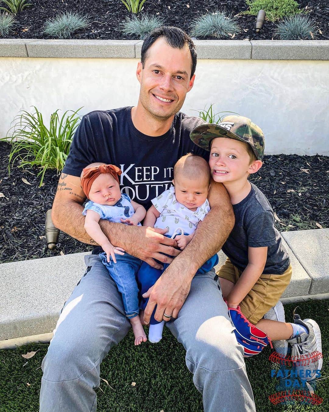 Los Angeles Dodgersさんのインスタグラム写真 - (Los Angeles DodgersInstagram)「Happy Father’s Day from your Los Angeles Dodgers!」6月22日 3時05分 - dodgers