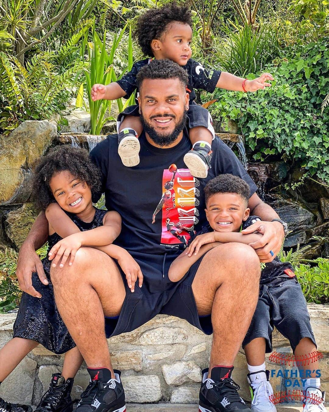 Los Angeles Dodgersさんのインスタグラム写真 - (Los Angeles DodgersInstagram)「Happy Father’s Day from your Los Angeles Dodgers!」6月22日 3時05分 - dodgers