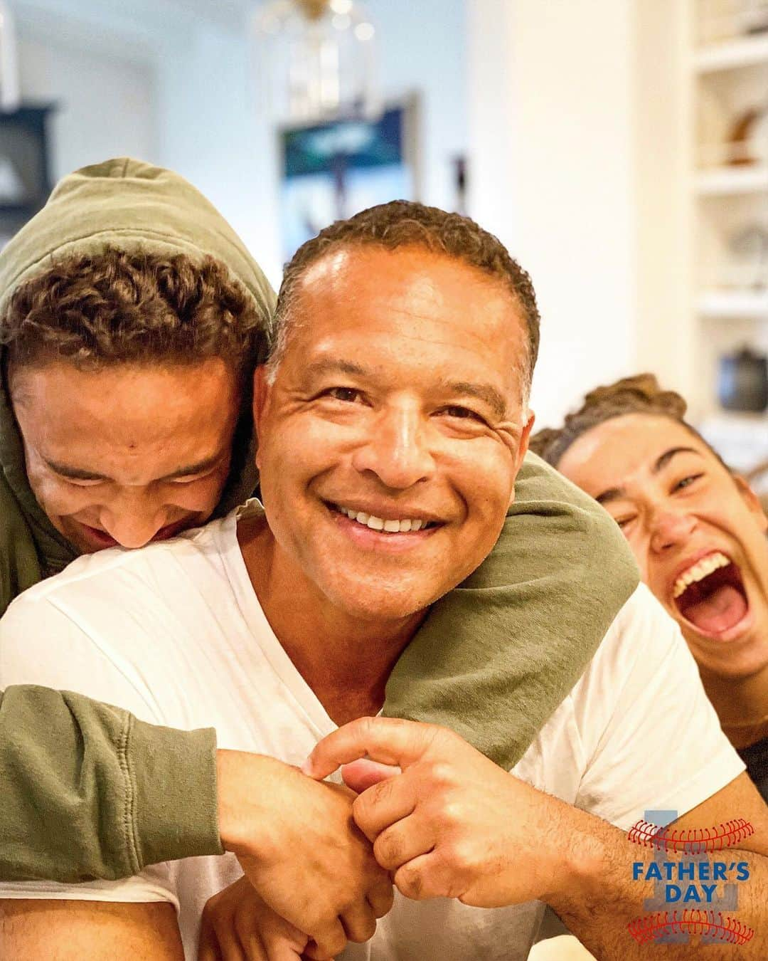 Los Angeles Dodgersさんのインスタグラム写真 - (Los Angeles DodgersInstagram)「Happy Father’s Day from your Los Angeles Dodgers!」6月22日 3時05分 - dodgers