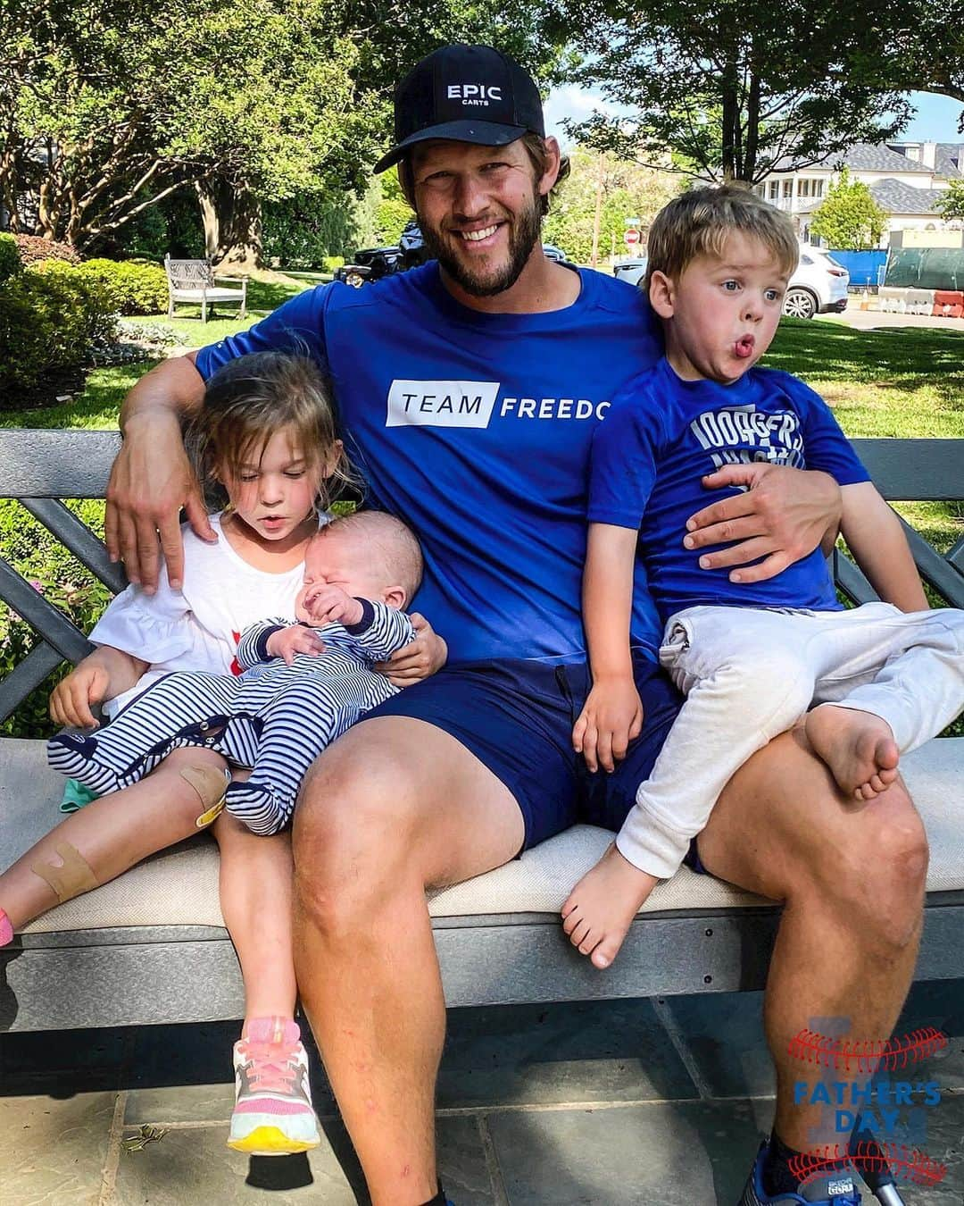 Los Angeles Dodgersさんのインスタグラム写真 - (Los Angeles DodgersInstagram)「Happy Father’s Day from your Los Angeles Dodgers!」6月22日 3時05分 - dodgers