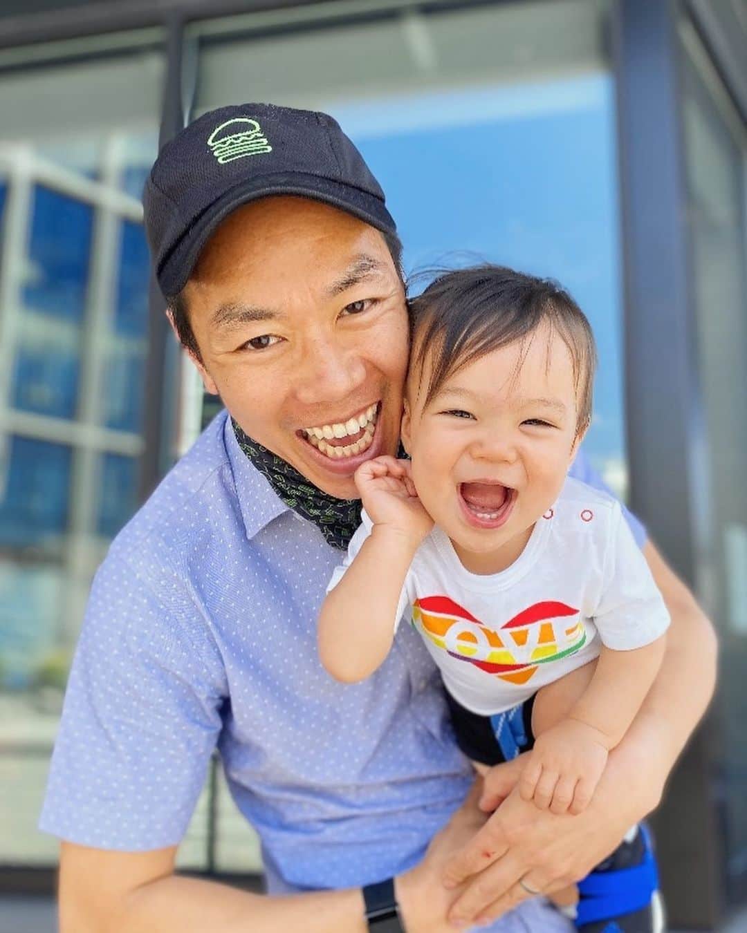 SHAKE SHACKさんのインスタグラム写真 - (SHAKE SHACKInstagram)「We want to give a special shoutout to all of the dads in our Shack fam. We appreciate you today and every day. 💚 Happy Father’s Day! ⠀ ⠀ #shakeshack」6月22日 3時21分 - shakeshack