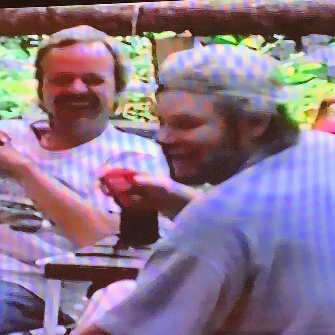 ケリー・オックスフォードのインスタグラム：「If I had a clip of this video instead of a picture you would hear my dad’s annoyed friend say, “You and that camera all the time.” To which my dad jovially replied, “Hey! Who knows, she might be the next Steven Spielberg!” Thank you dad for always believing your daughters could be Steven Spielberg or whatever they wanted to be. ❤️」