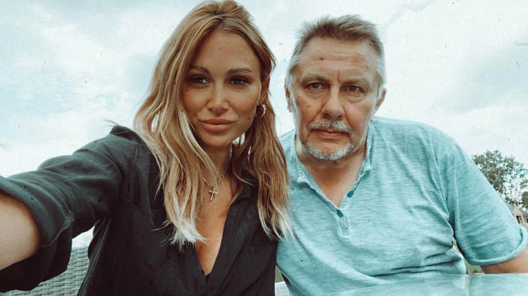 ルー・ティーズデールのインスタグラム：「My hero of 2020 ❤️」