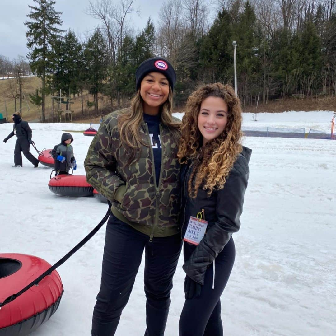 Nia Sioux Frazierさんのインスタグラム写真 - (Nia Sioux FrazierInstagram)「Happy birthday to my best friend @sofiedossi ! I honestly don’t even know how to describe how much I love you sof. Thank you for being you. To many more years of laughter, Disney trips, and adventures💘」6月22日 3時29分 - niasioux