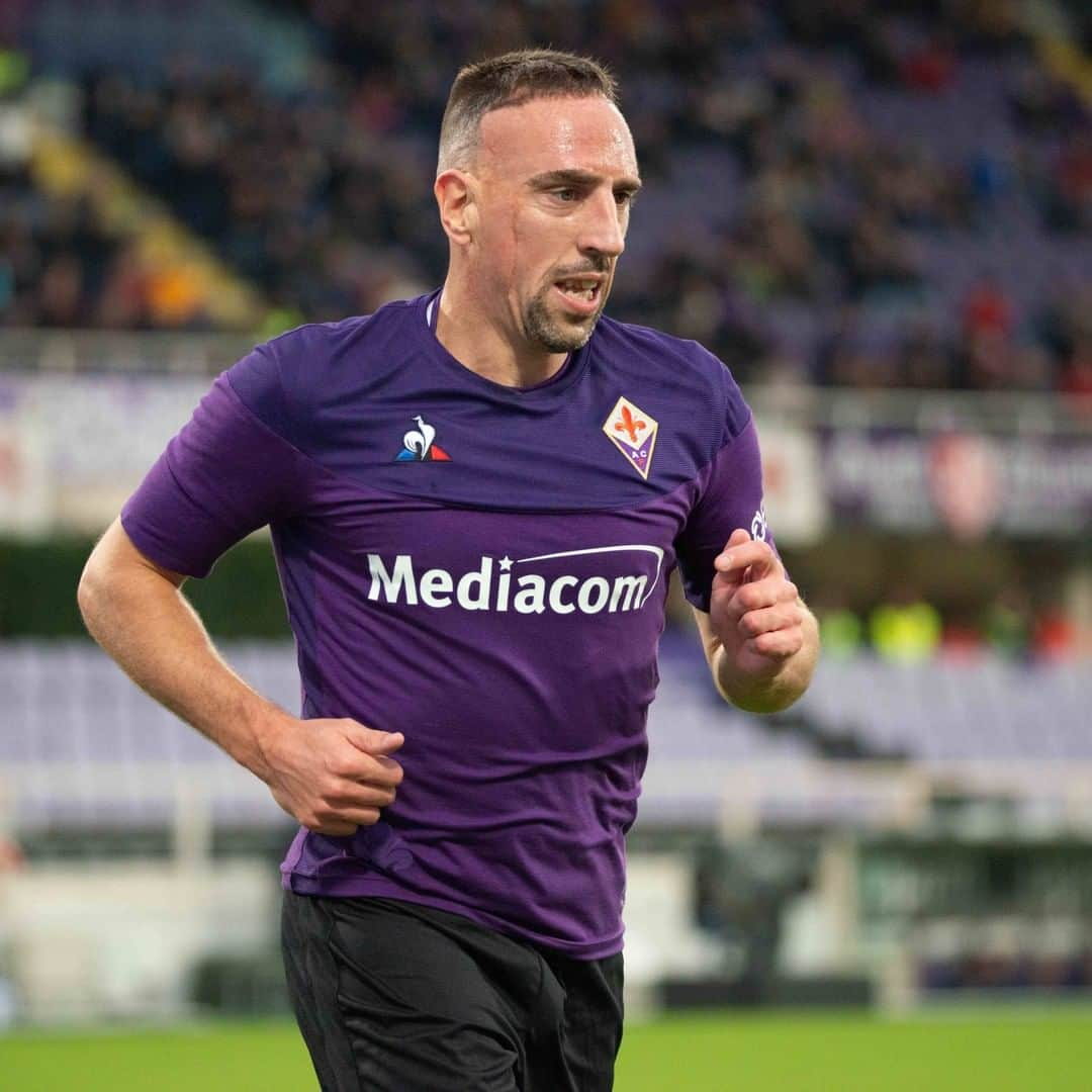 ACFフィオレンティーナさんのインスタグラム写真 - (ACFフィオレンティーナInstagram)「Ribery is back! 👑 @franckribery7 è di nuovo tra i convocati 🙌  #ForzaViola 💜 #Fiorentina #ACFFiorentina #FiorentinaBrescia #Ribery #FranckRibery #SerieA」6月22日 3時43分 - acffiorentina