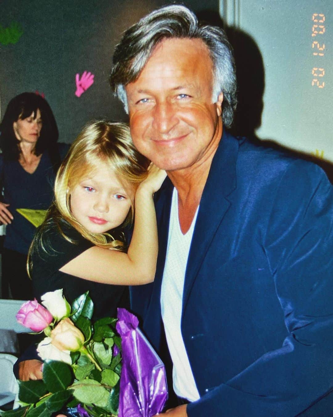 ジジ・ハディッドのインスタグラム：「Happy Father’s Day @mohamedhadid I love you sooooo much! Thank you for the best siblings, best food, best stories, and best laughs, Daddio ! 🌟 (Ps. My appearance on @foodnetwork #beatbobbyflay tonight is dedicated to you— I can’t say why yet, but you’ll know 😉 Very fitting that’s it’s airing today !!!)」