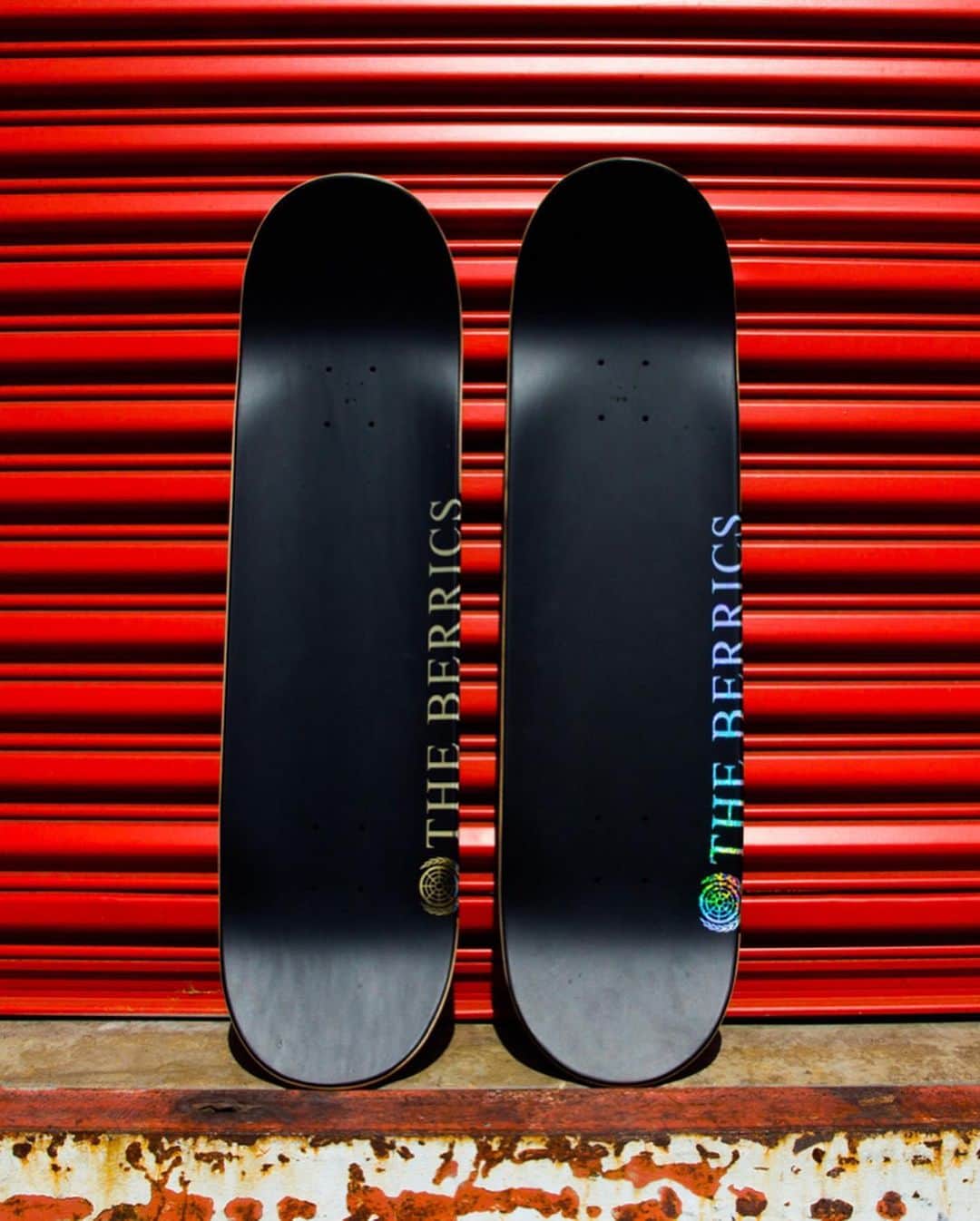 The Berricsさんのインスタグラム写真 - (The BerricsInstagram)「The Berrics autographed 6.21.20 Go Skateboarding Day platinum hologram boards are live in the @berricscanteen!!! LINK IN BIO 🔗 Grab this beautiful matte black board with a platinum hologram Berrics logo with the Go Skateboarding Day date (6.21.20) just below the front truck, complete with Eric Koston and Steve Berra's signatures and its own beautiful collector's edition sleeve. 20 of the boards are GOLDEN that will act as a golden ticket for 20 lucky randomly selected customers. If you receive a golden board you win a trip out to skate the Berrics for a weekend!! This board will be available for 24 hours or until they sell out! Good luck and Happy Go Skateboarding Day!」6月22日 4時01分 - berrics