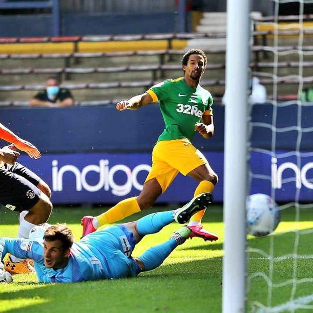 スコット・シンクレアのインスタグラム：「...Disappointed not to get all 3 points yesterday. Happy to get on the scoresheet, we go again next week!」