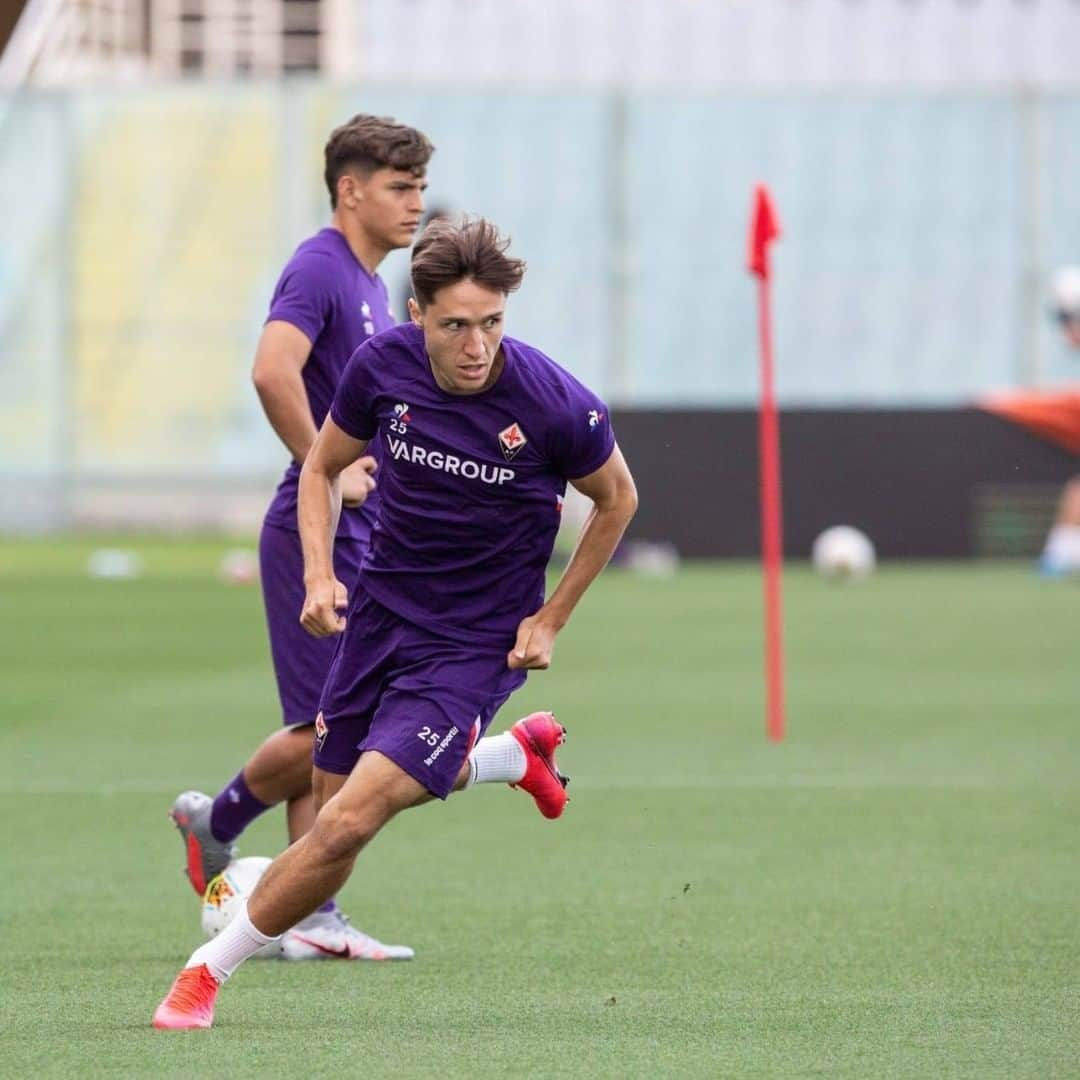 ACFフィオレンティーナさんのインスタグラム写真 - (ACFフィオレンティーナInstagram)「🔛 #FiorentinaBrescia 🤩  #ForzaViola 💜 #Fiorentina #ACFFiorentina #Training #Pulgar #Cutrone #Dragowski #Agudelo #Chiesa #Ceccherini #Vlahovic #Milenkovic #SerieA」6月22日 4時31分 - acffiorentina