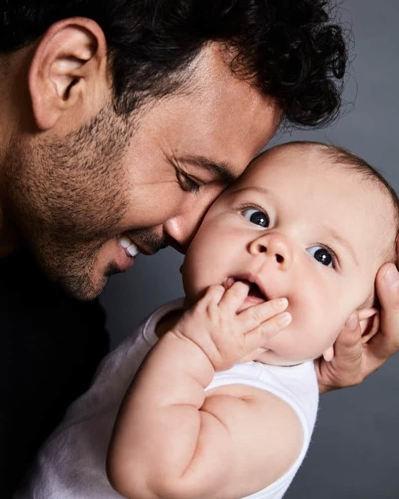 ルーシー・メックレンバーグさんのインスタグラム写真 - (ルーシー・メックレンバーグInstagram)「My Boys 💙 happy Father’s Day to @ryanthomas84 .. lockdown has made me realise even more how much of a great daddy u really are to your 2 beautiful children 🥰☺️ Roman says thankyou for all his bubble baths, nappy changes, snuggles on the sofa and looking after mummy.. love you lots daddy ❤️ Photo credit @markhaymanphoto @fabulousmag」6月22日 4時29分 - lucymeck1