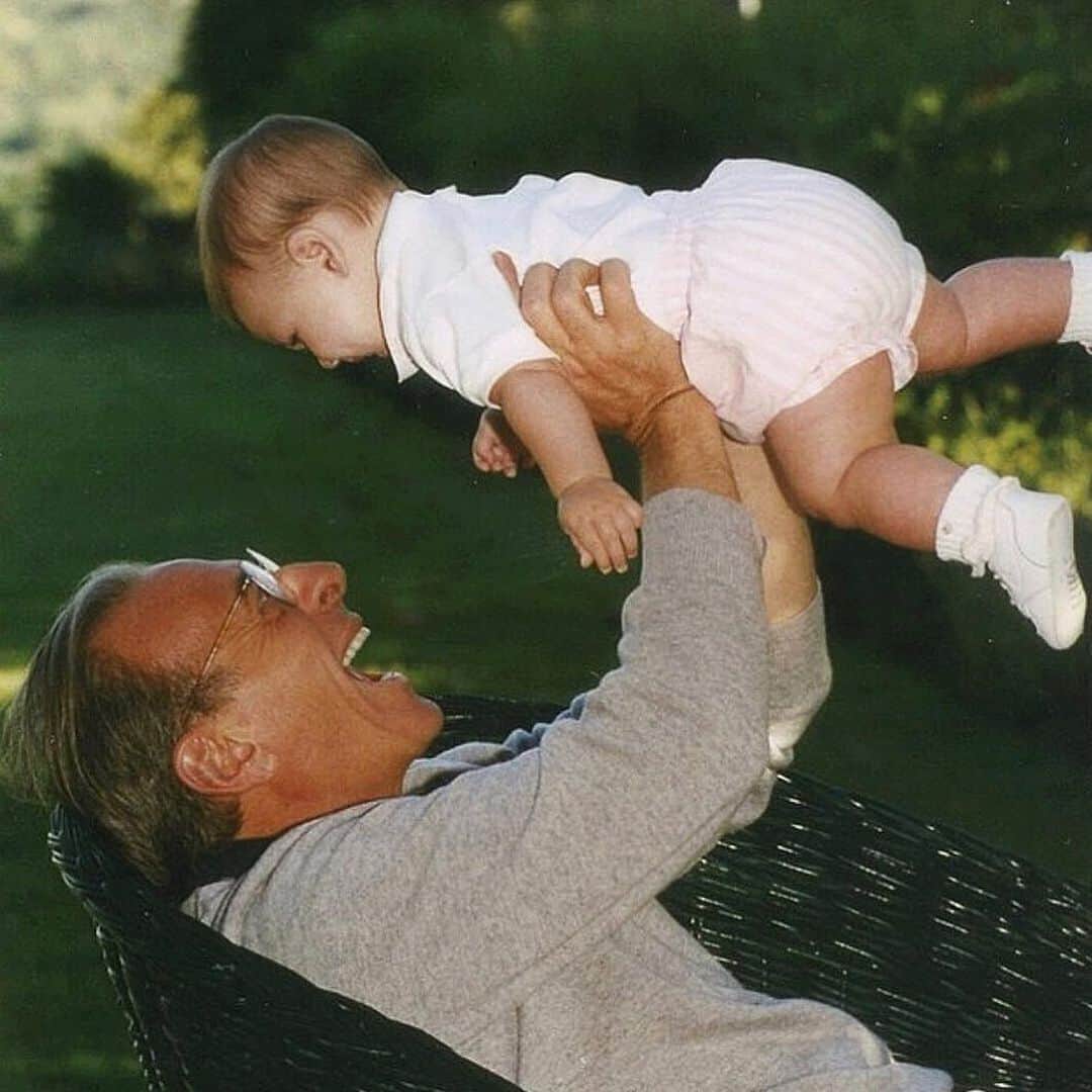 のインスタグラム：「happy father’s day dad i love you more than i could ever explain. thank you for teaching me the value of hard work, never giving up and always standing up for what i believe in. you’re truly the most incredible father and i feel so lucky to call you mine 💕」