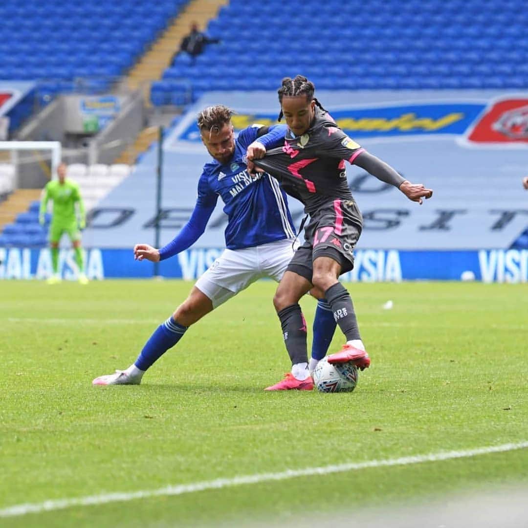 ジョー・ベネットのインスタグラム：「A win for whitts ❤⚽️ @cardiffcityfc」